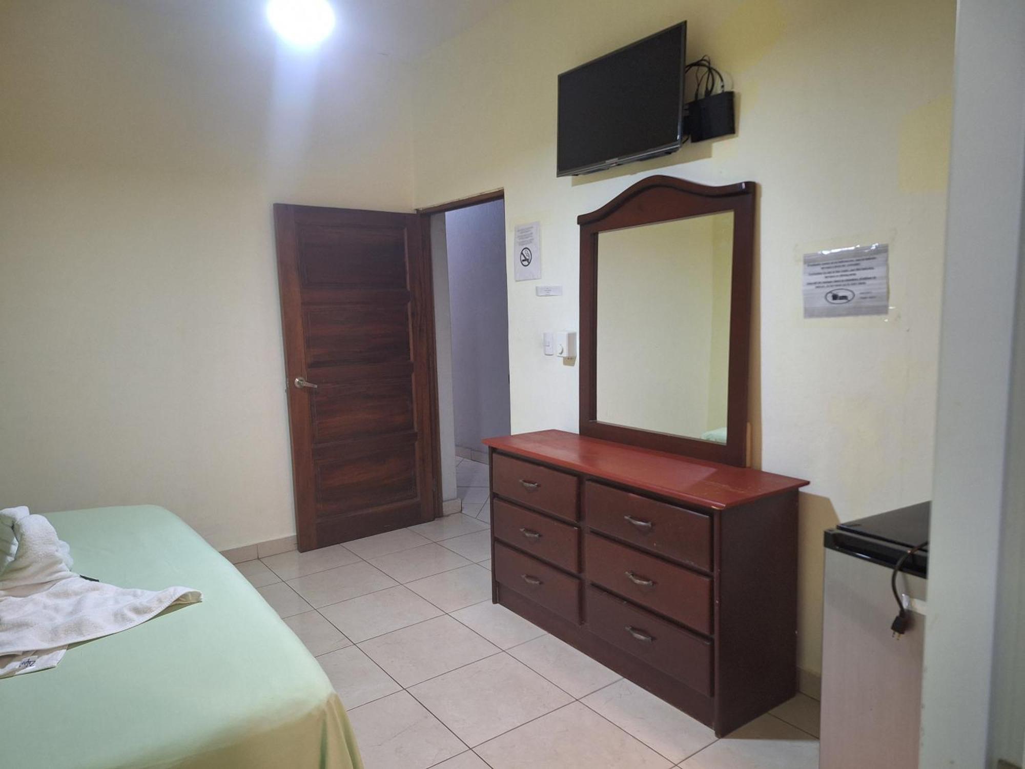 Hotel Enrique I Gazcue, Bed And Breakfast Santo Domingo Eksteriør billede